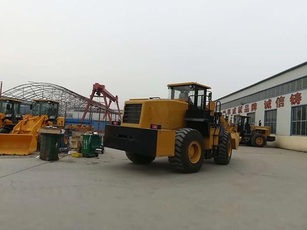 挖掘裝載機(jī)在多種情況下的制動操作要領(lǐng)